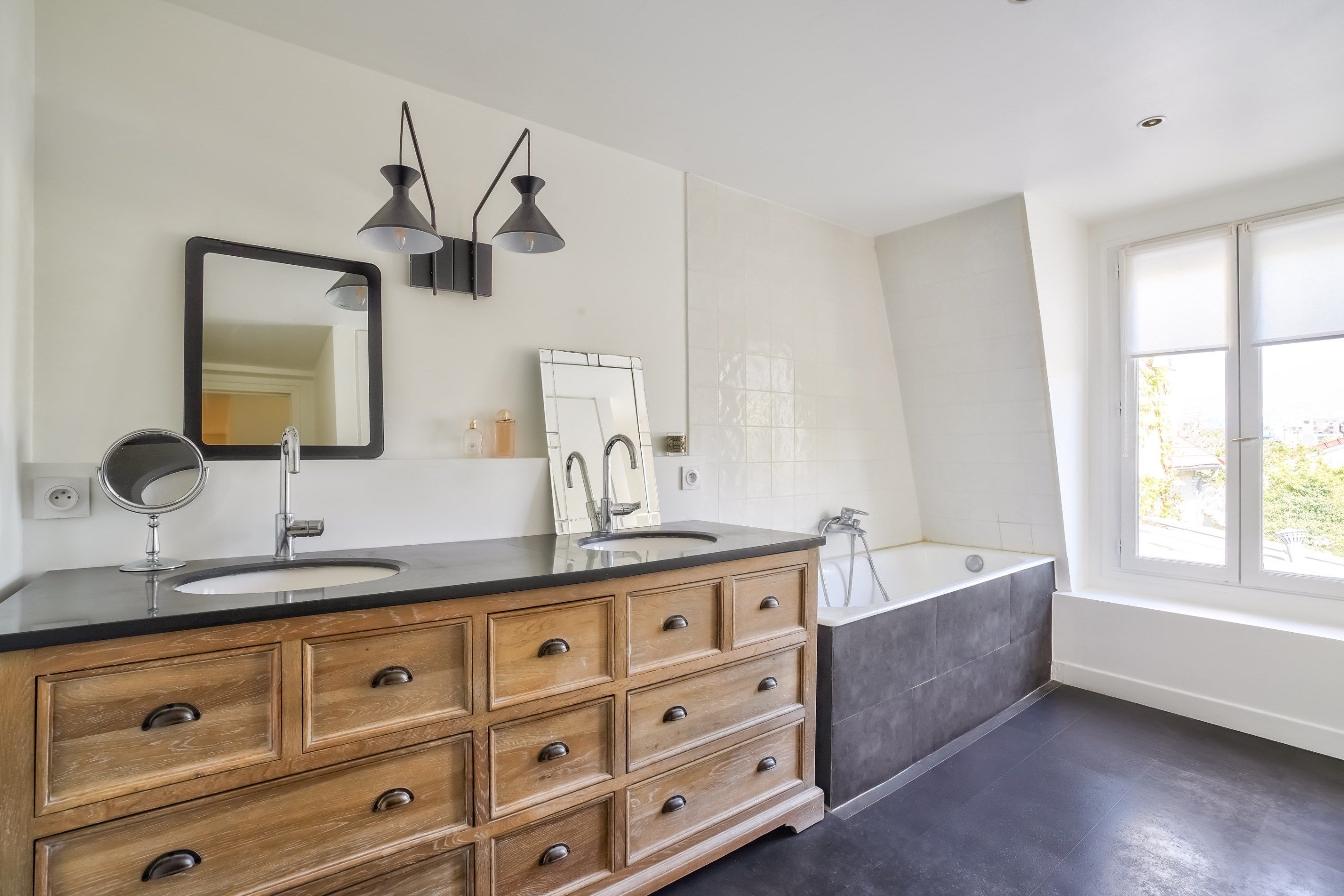 maison 5 Pièces en vente sur BOIS COLOMBES (92270)