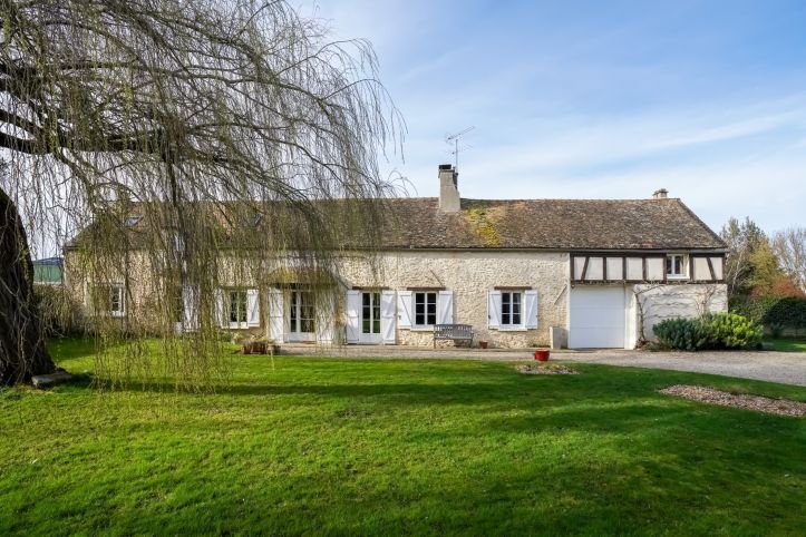 maison 8 Pièces en vente sur TACOIGNIERES (78910)