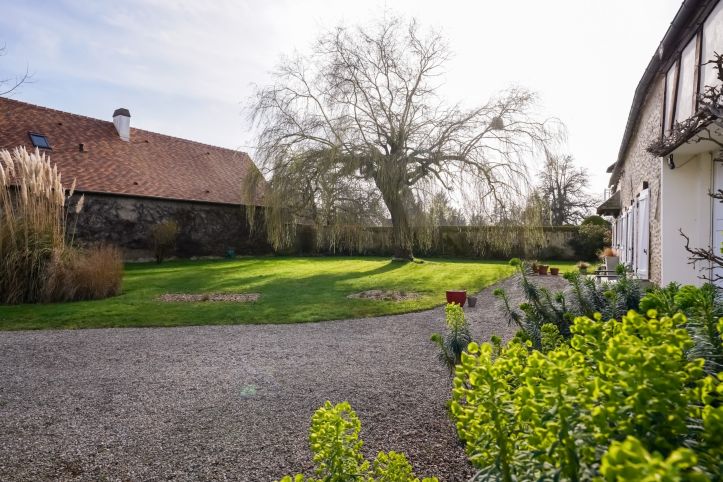 maison 8 Pièces en vente sur TACOIGNIERES (78910) Vente Maison 225 m² Tacoignières 8 Pièces