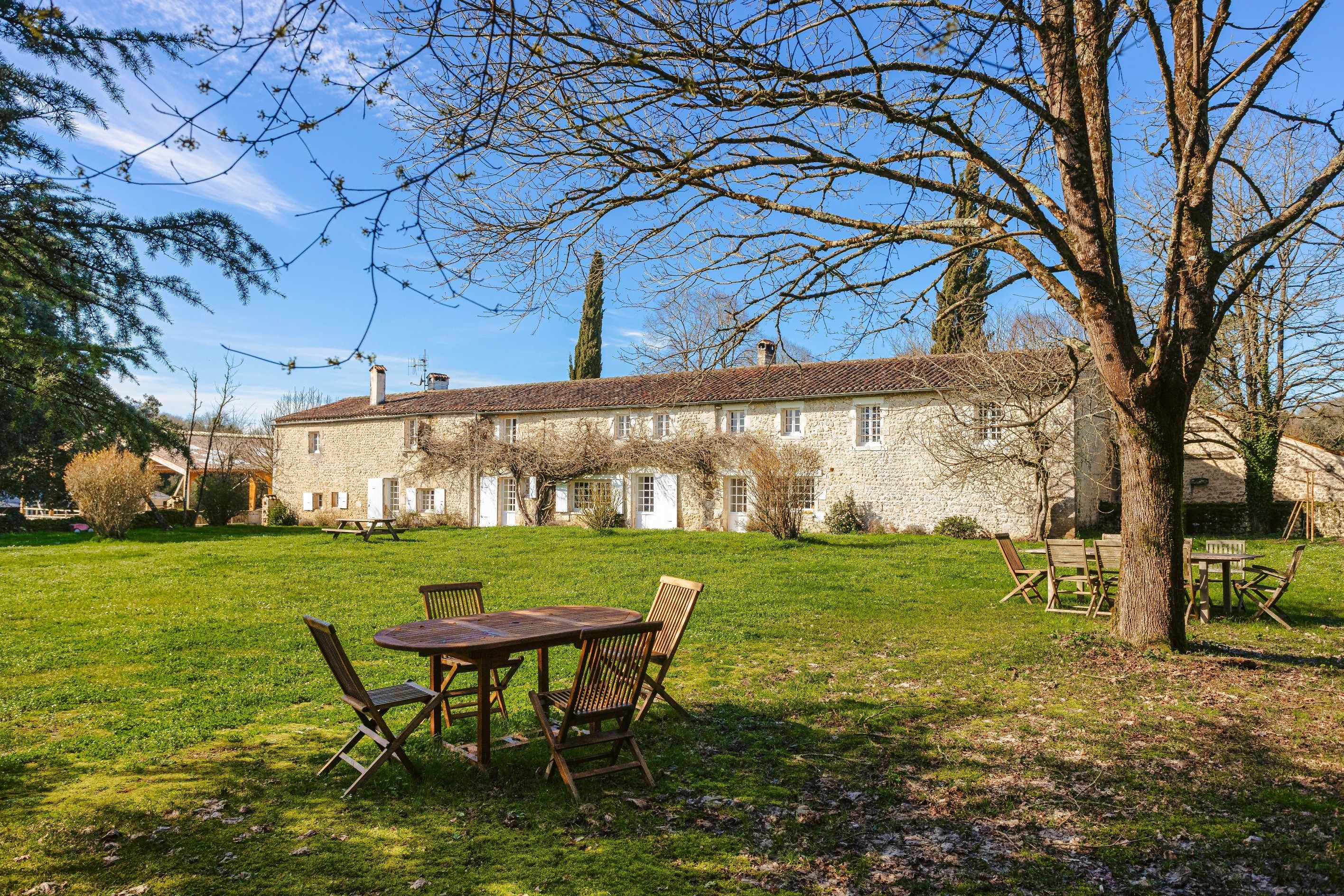 propriété équestre 8 Pièces en vente sur ST SAVINIEN (17350)
