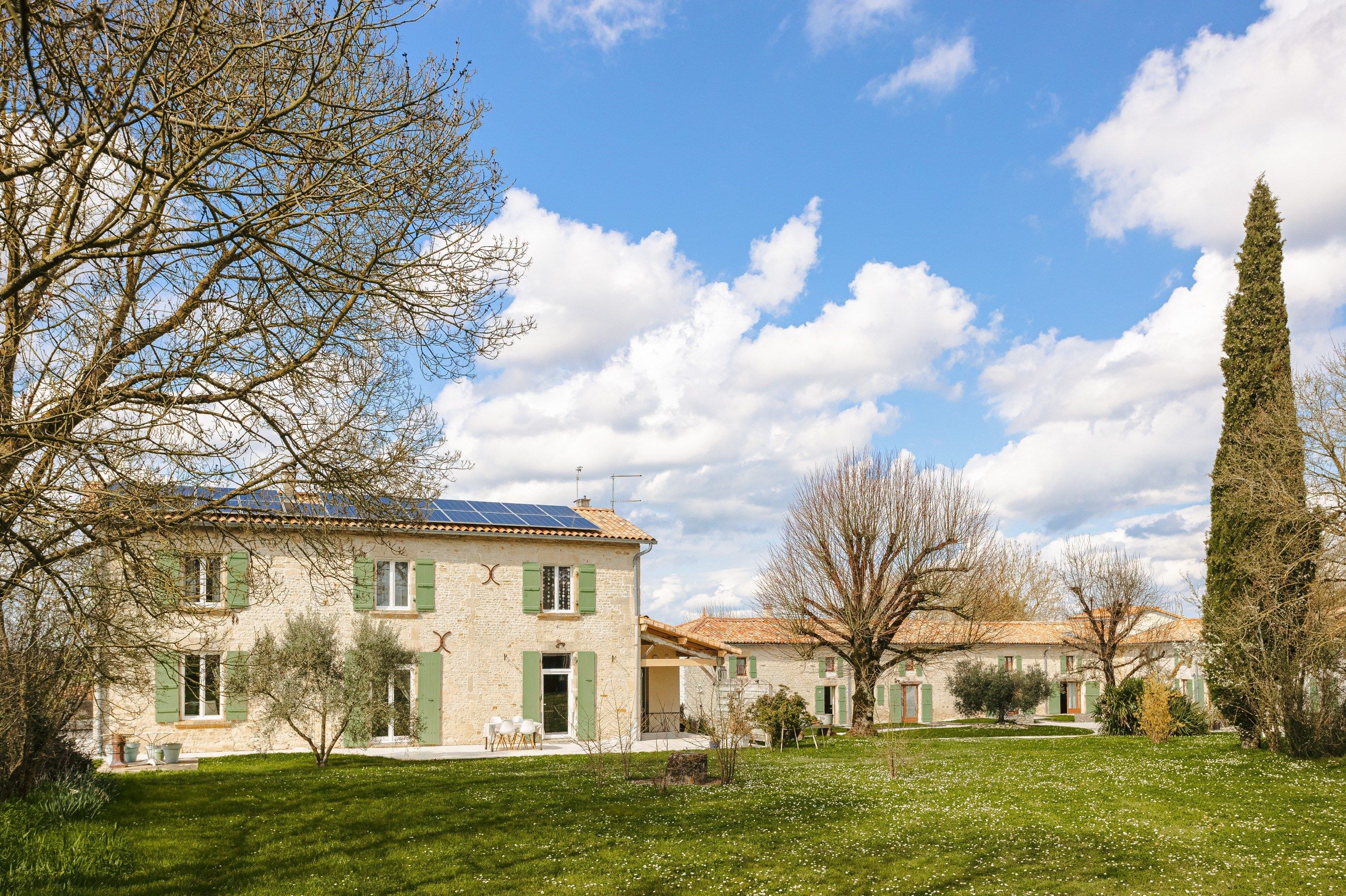 propriété 6 Pièces en vente sur SURGERES (17700)