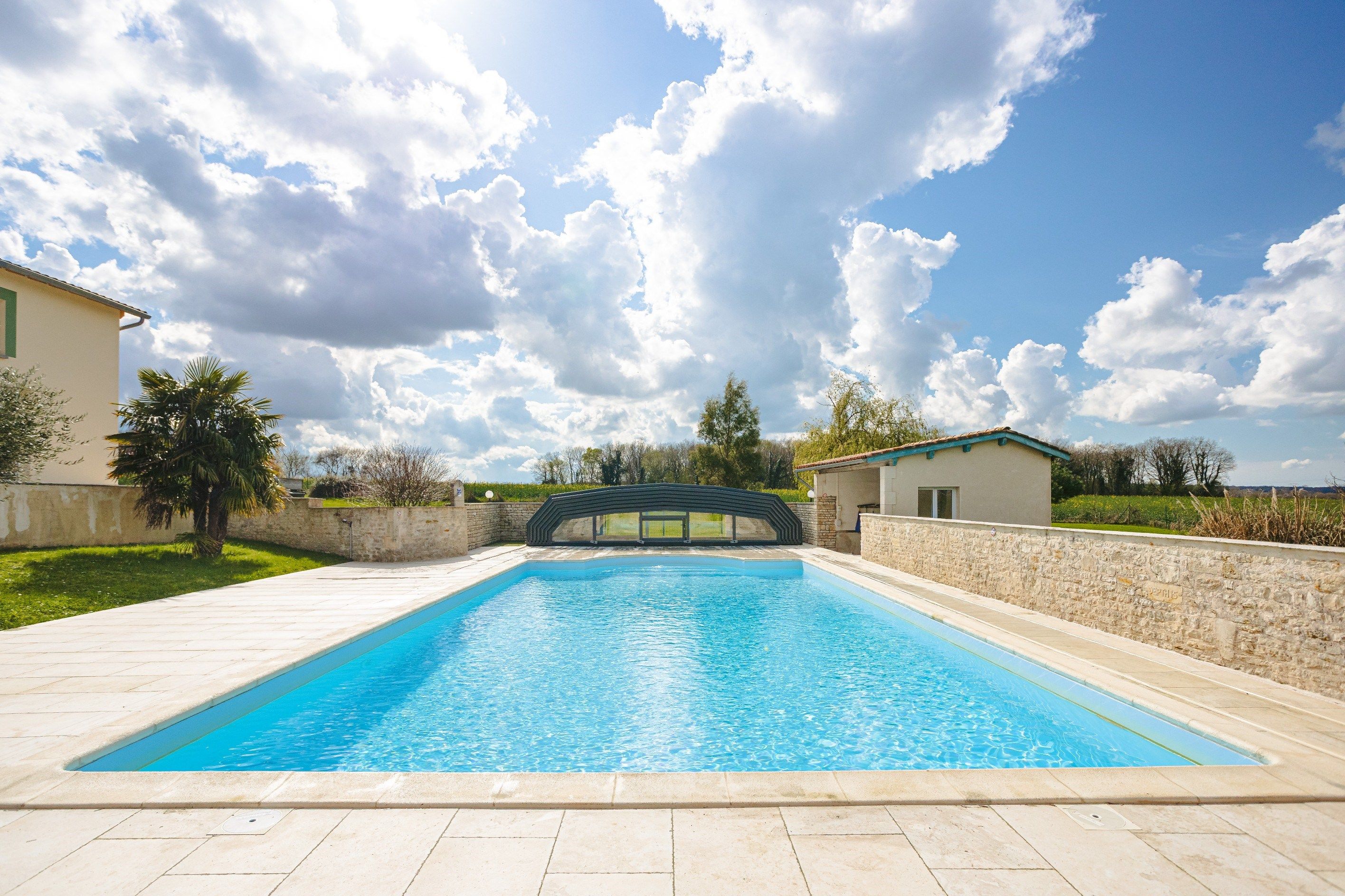 propriété 6 Pièces en vente sur SURGERES (17700)