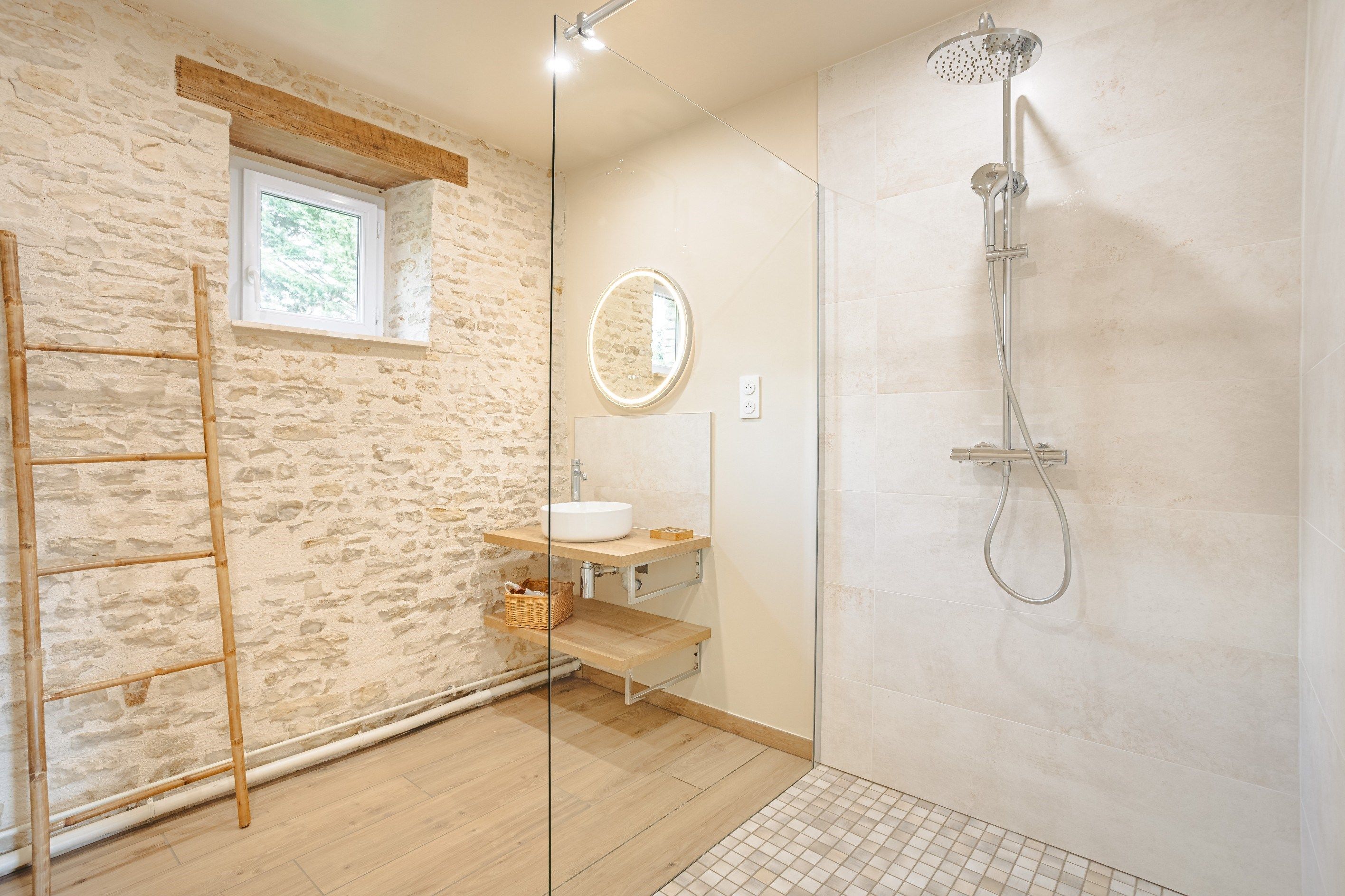 propriété 6 Pièces en vente sur SURGERES (17700)