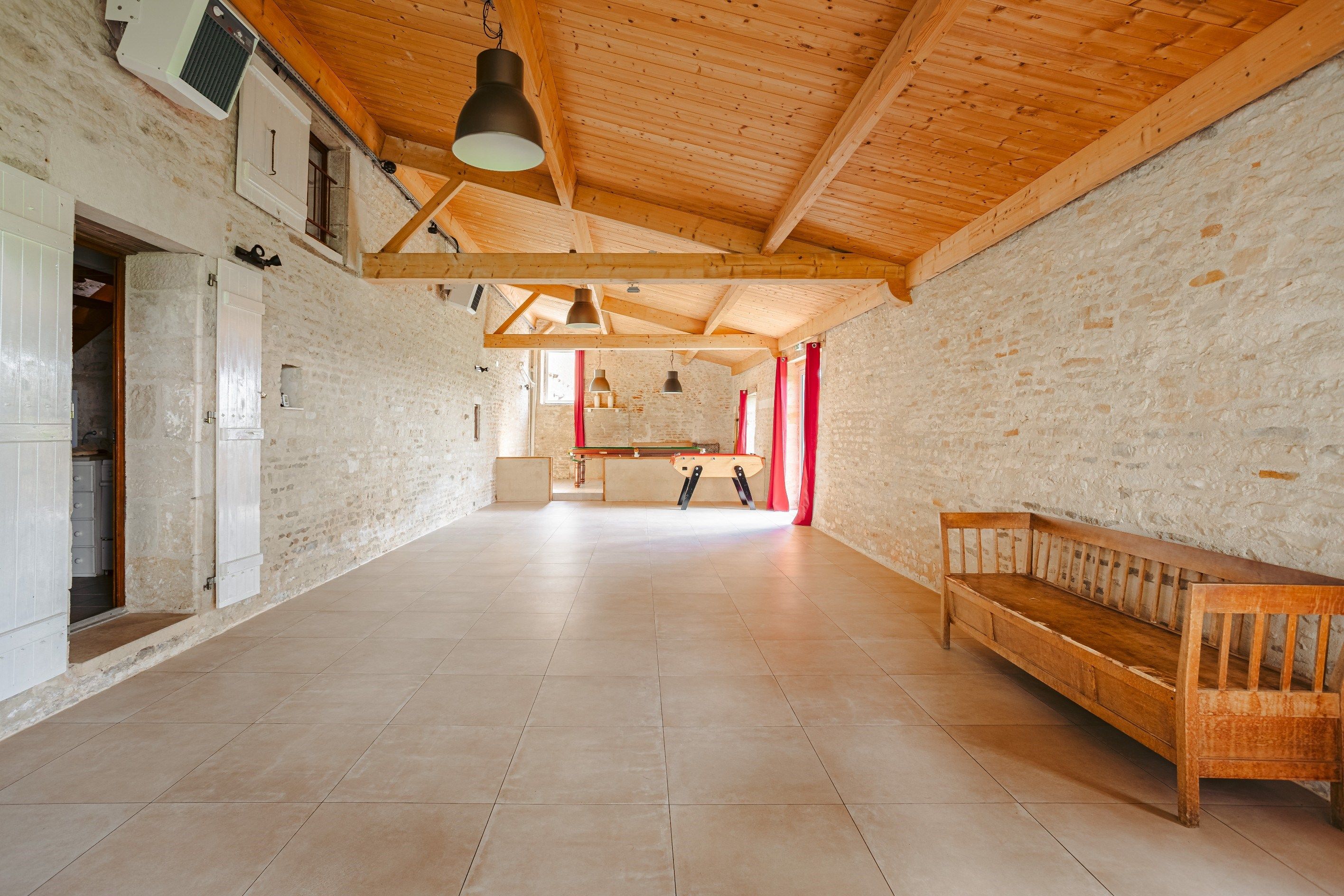 propriété 6 Pièces en vente sur SURGERES (17700)