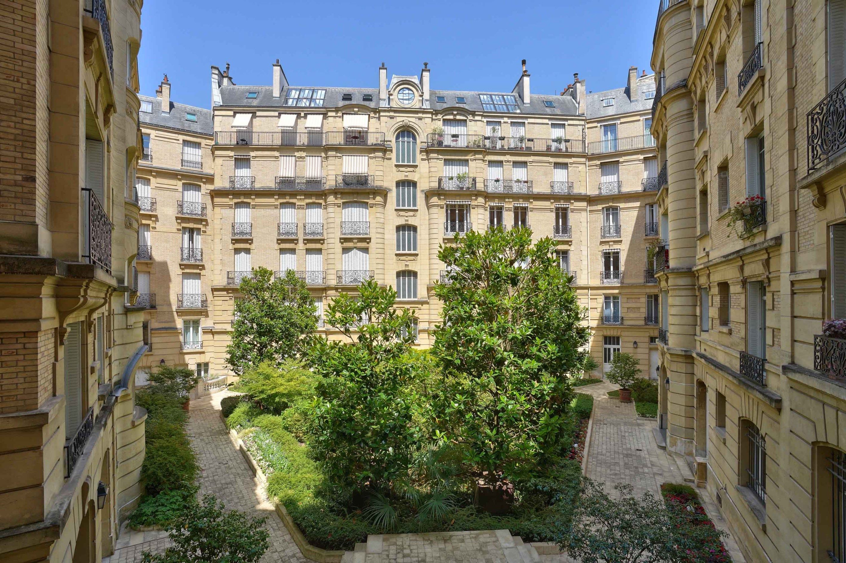 appartement 8 Pièces en vente sur PARIS (75116)